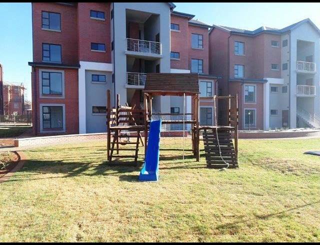 2 BEDROOM PROPERTY TO RENT IN PIERRE VAN RYNEVELD